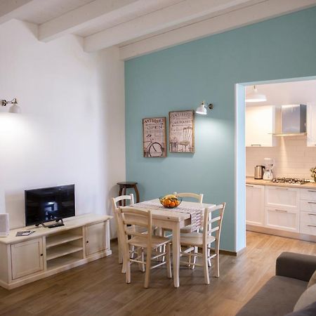 Color Apartment Monopoli Luaran gambar