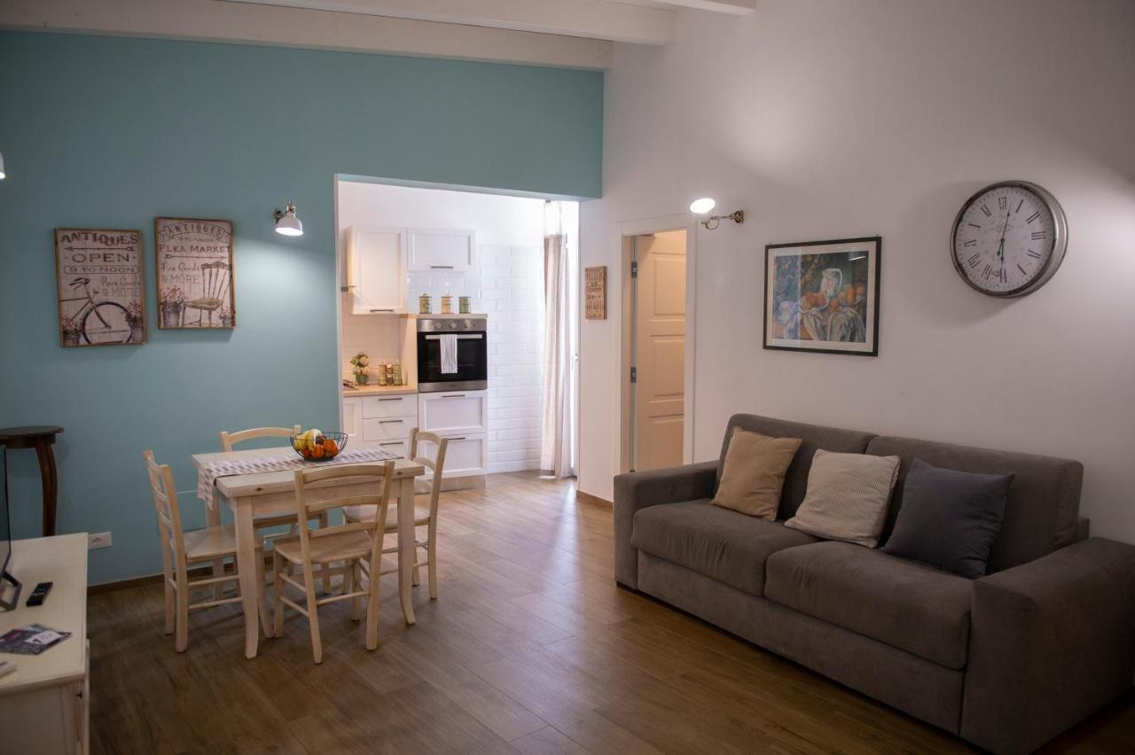 Color Apartment Monopoli Luaran gambar