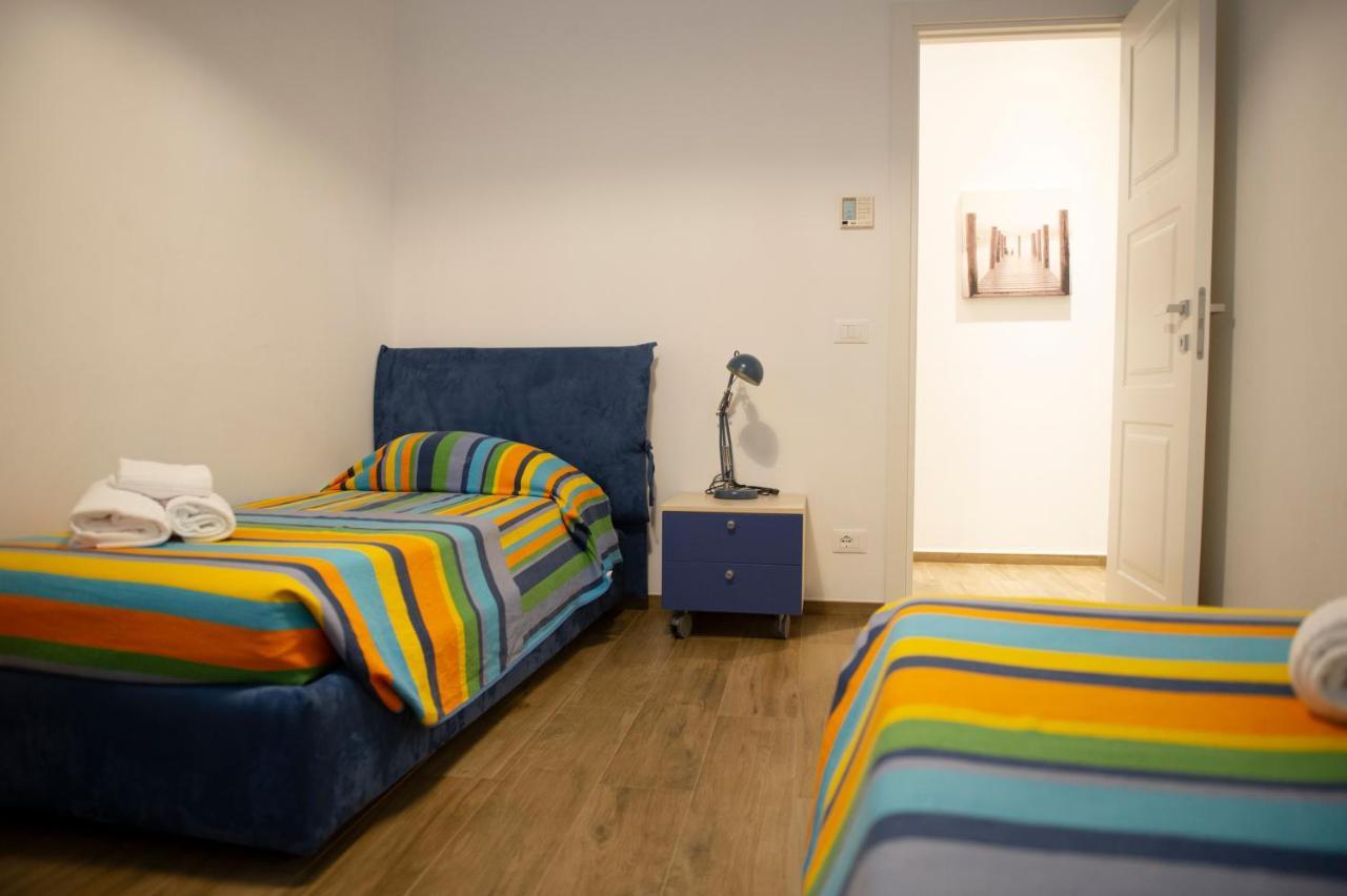 Color Apartment Monopoli Luaran gambar