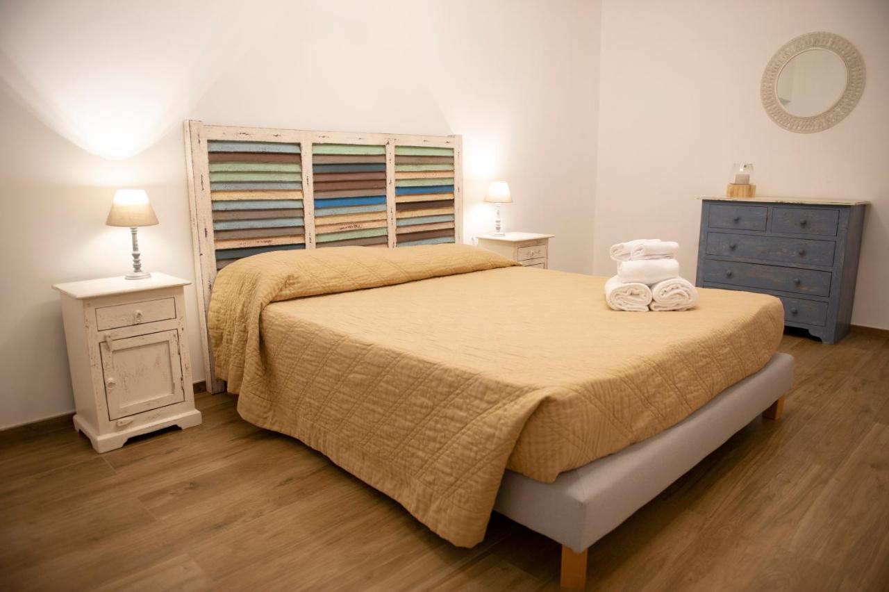 Color Apartment Monopoli Luaran gambar