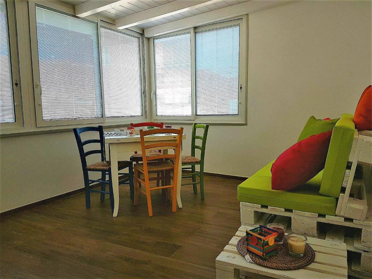 Color Apartment Monopoli Luaran gambar