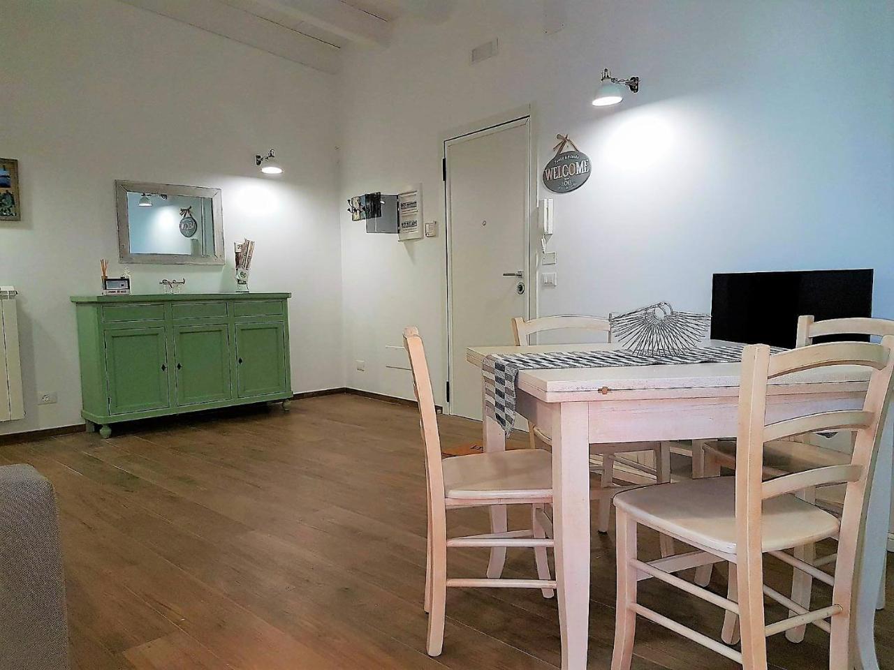 Color Apartment Monopoli Luaran gambar