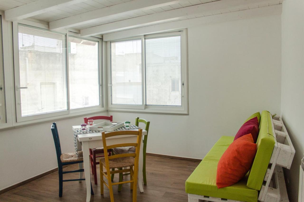 Color Apartment Monopoli Luaran gambar